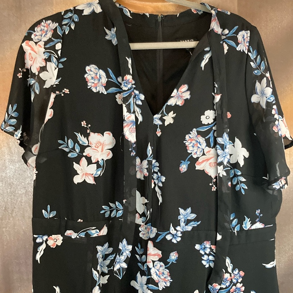 Size 16 Torrid black zip up‎ dress 42” chest with neck tie. 400
